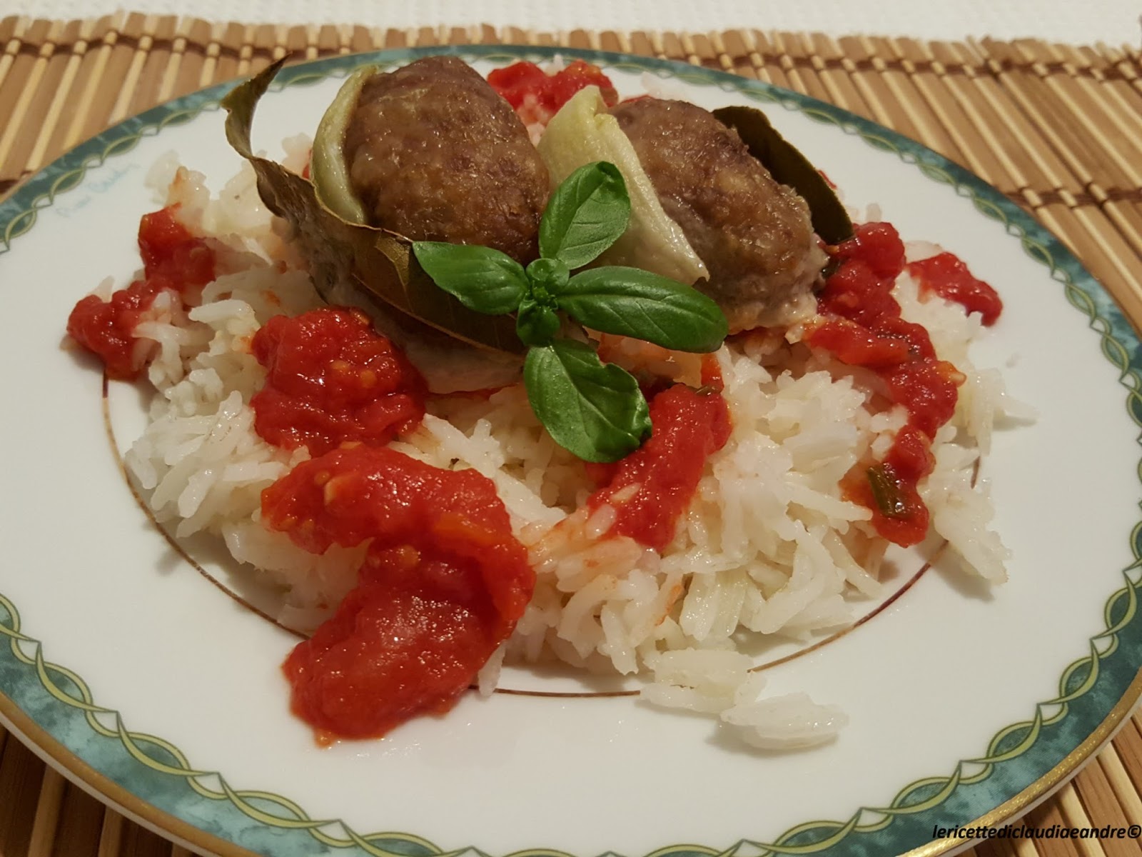 Ruota di carne macinata con riso basmati e salsa di pomodoro