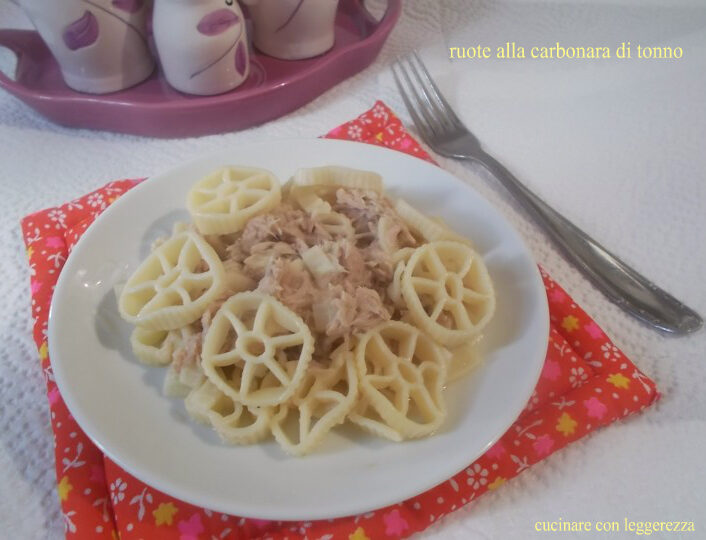 Ruote alla carbonara di tonno