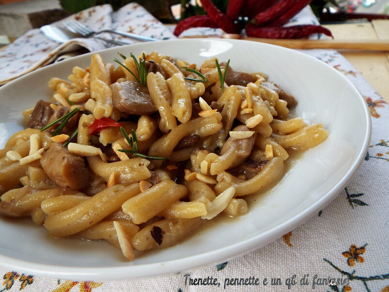 Rustici alle nocciole con funghi porcini
