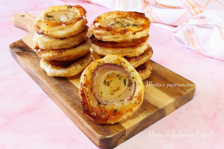 Rustici di sfoglia con le cipolle