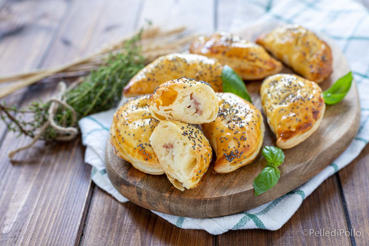 Rustici di sfoglia con patate e speck