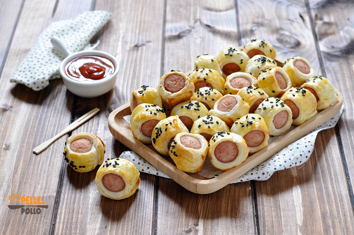 Rustici di sfoglia con wurstel e senape