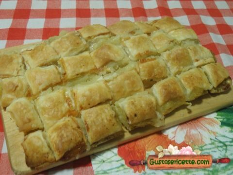 Rustici pasta sfoglia patate e pecorino
