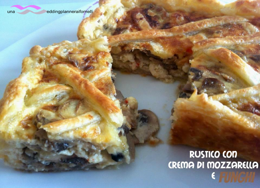 Rustico con crema di mozzarella e funghi