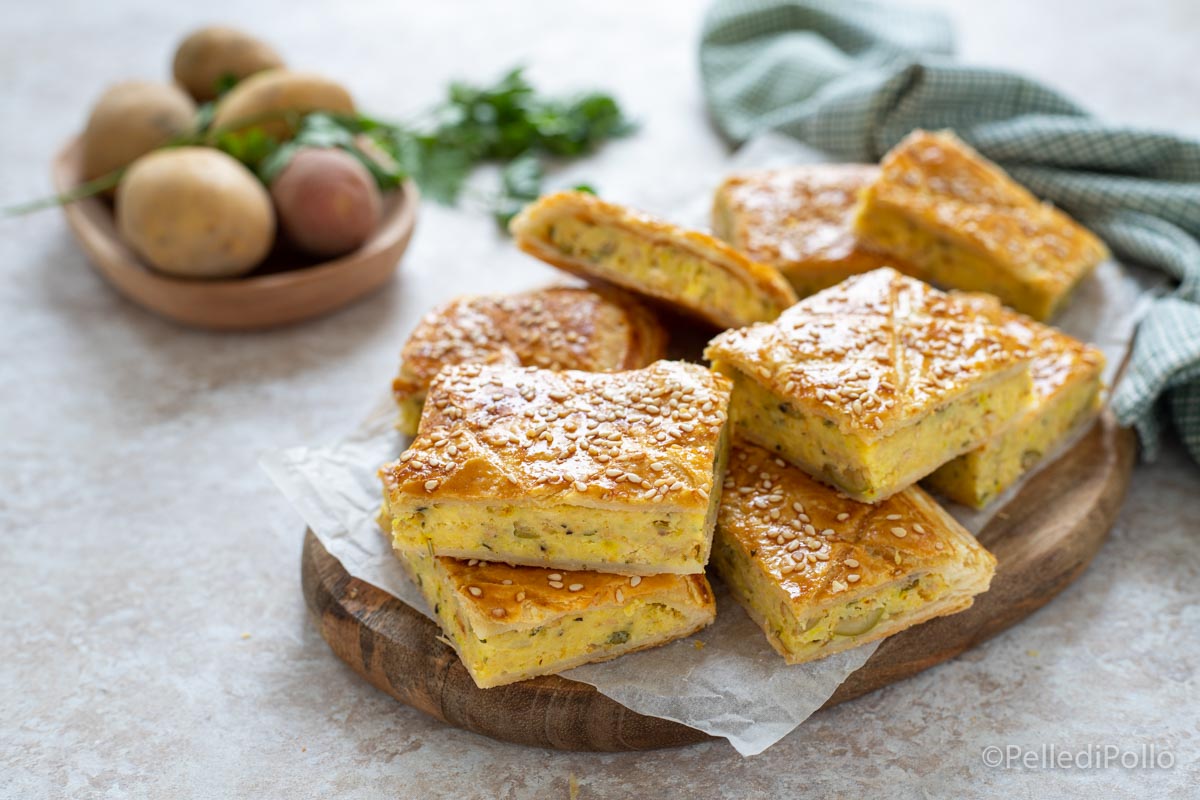 Rustico di pasta sfoglia con patate e tonno