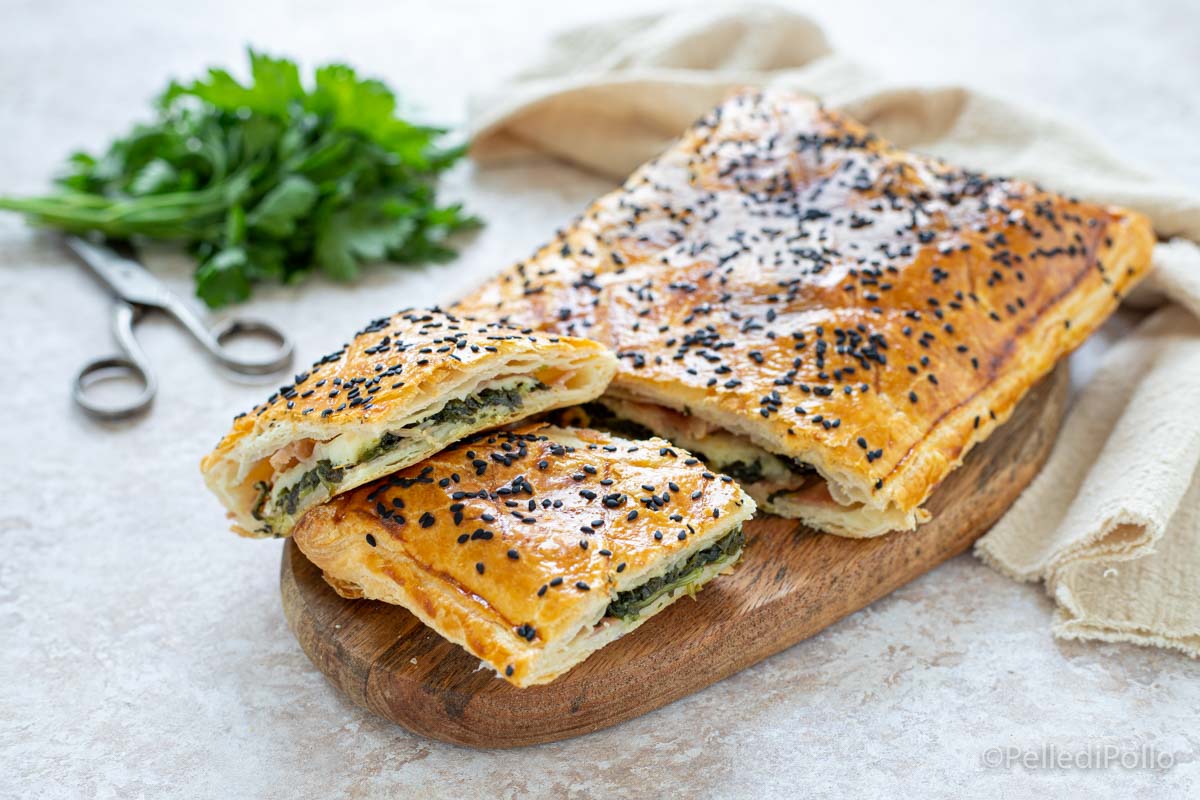 Rustico di sfoglia con spinaci e prosciutto
