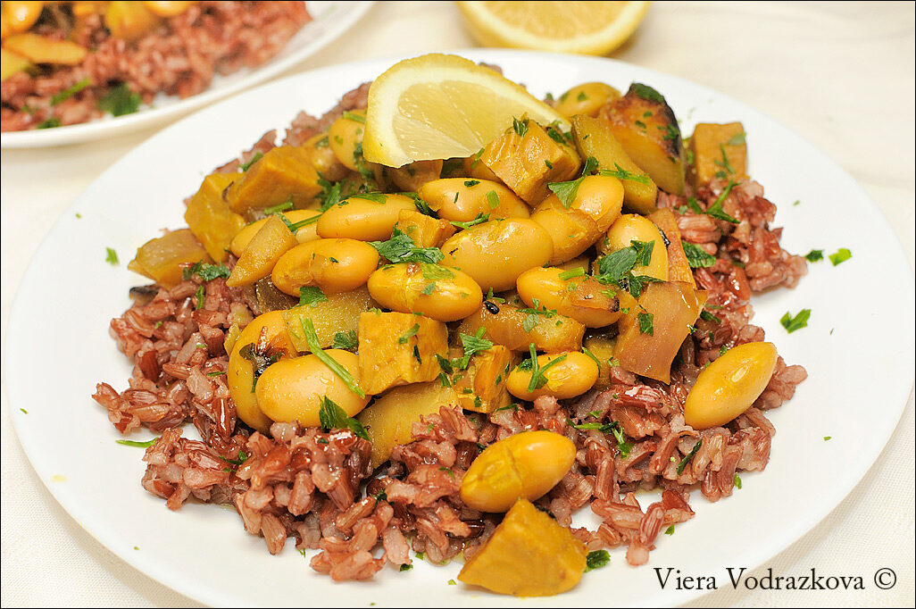 Rutabaga con riso rosso e tempeh senza glutine