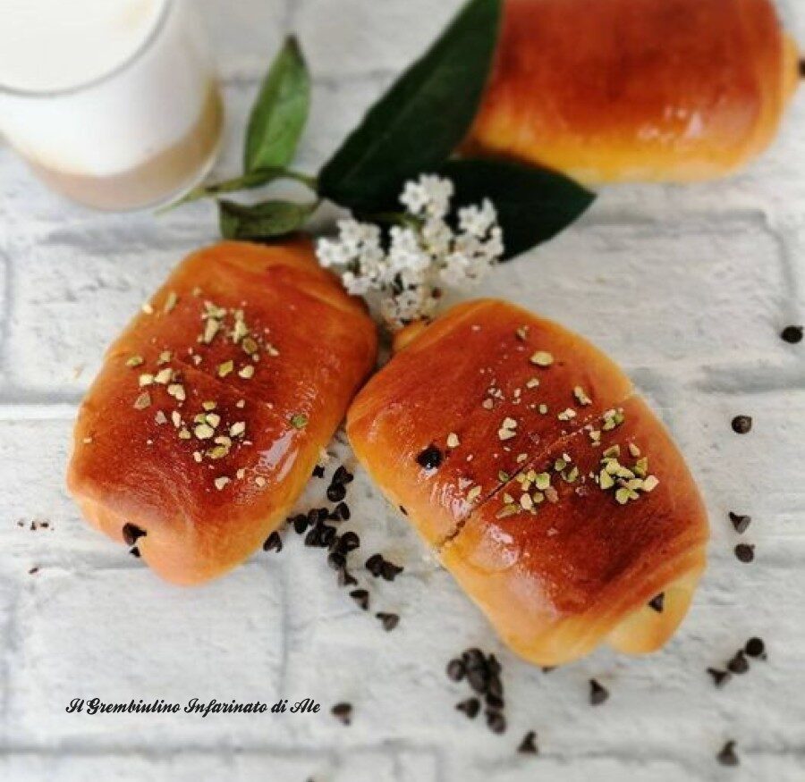 Saccottini sfogliati all’olio con gocce di cioccolato