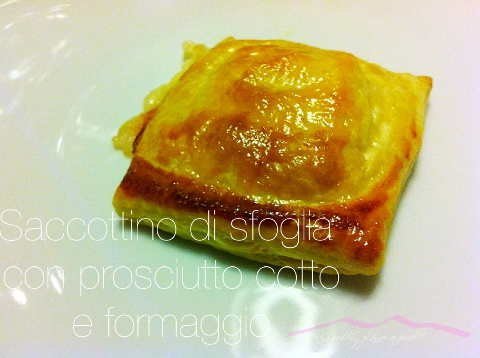 Saccottino di sfoglia con prosciutto cotto e formaggio
