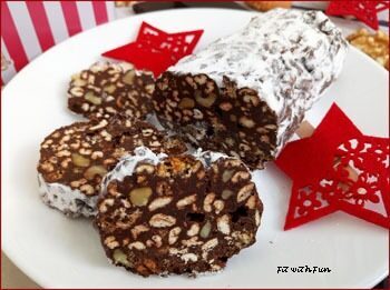 Salame proteico di cioccolato e amaretti senza cottura
