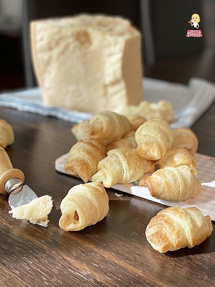 Salatini di pasta sfoglia al formaggio