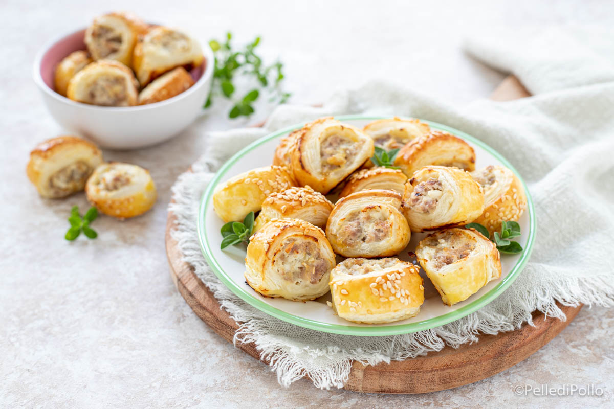 Salatini di sfoglia con salsiccia