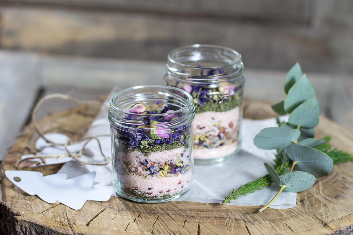 Sale alle erbe, fiori e pepe rosa {regali home-made}