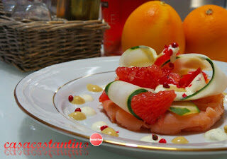 Salmone affumicato cetriolo e pompelmo rosa