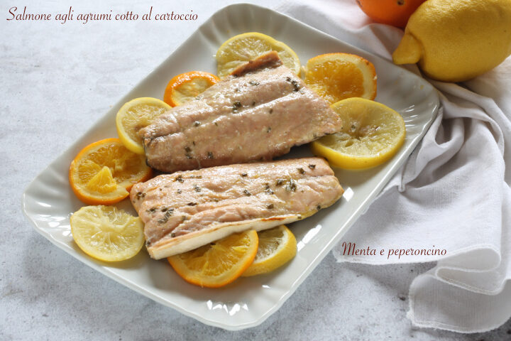 Salmone agli agrumi cotto al cartoccio