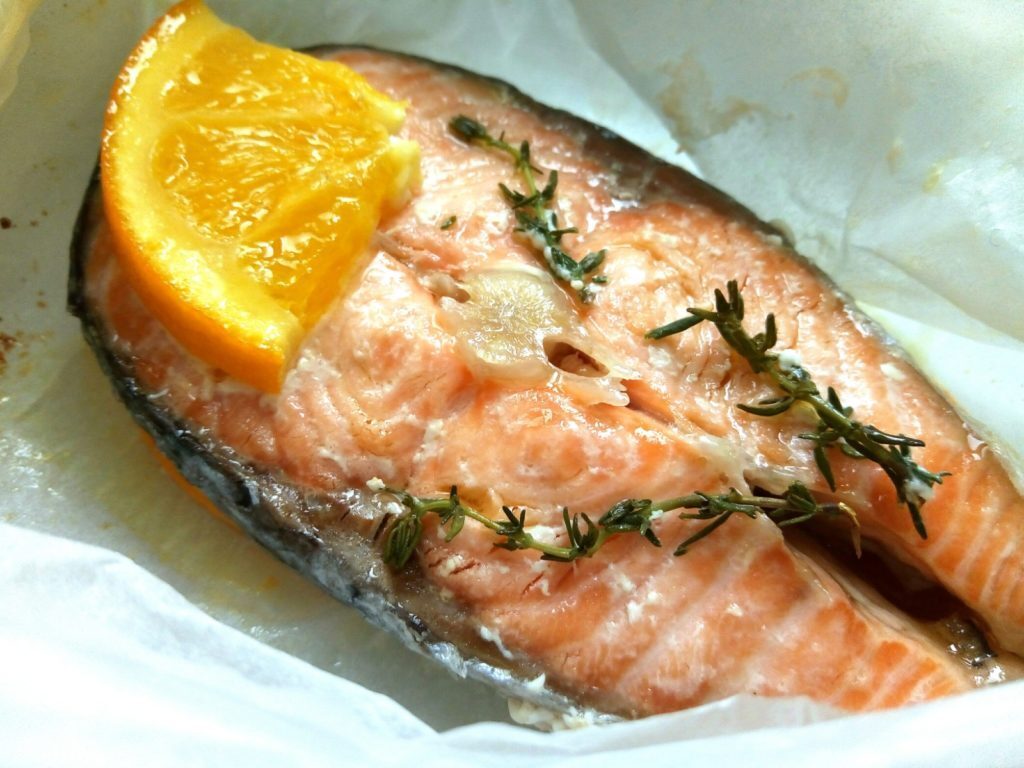 Salmone al cartoccio all’arancia e timo