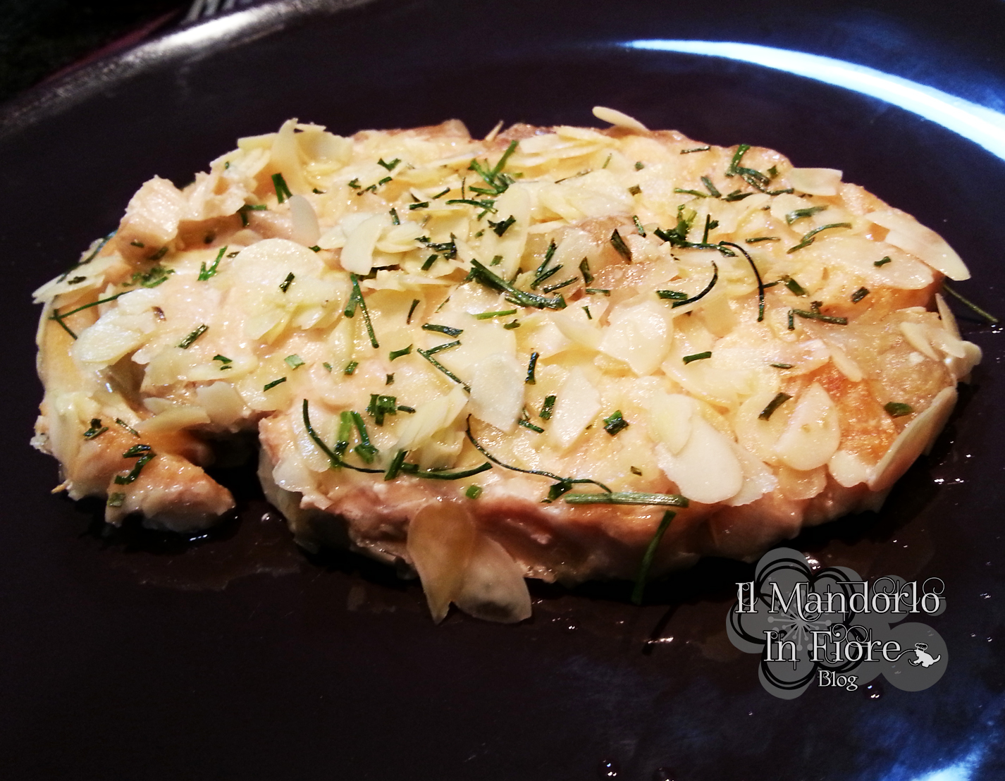 Salmone alle mandorle