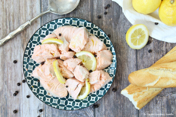 Salmone bollito al limone