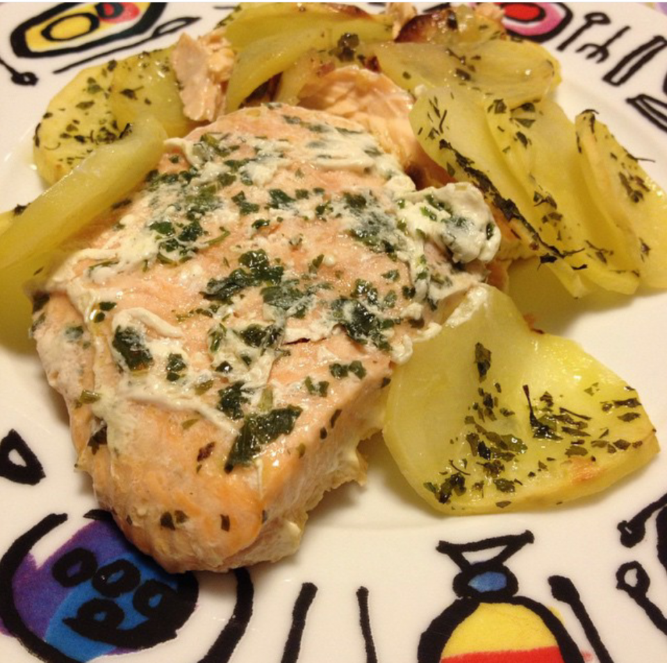 Salmone con patate al forno