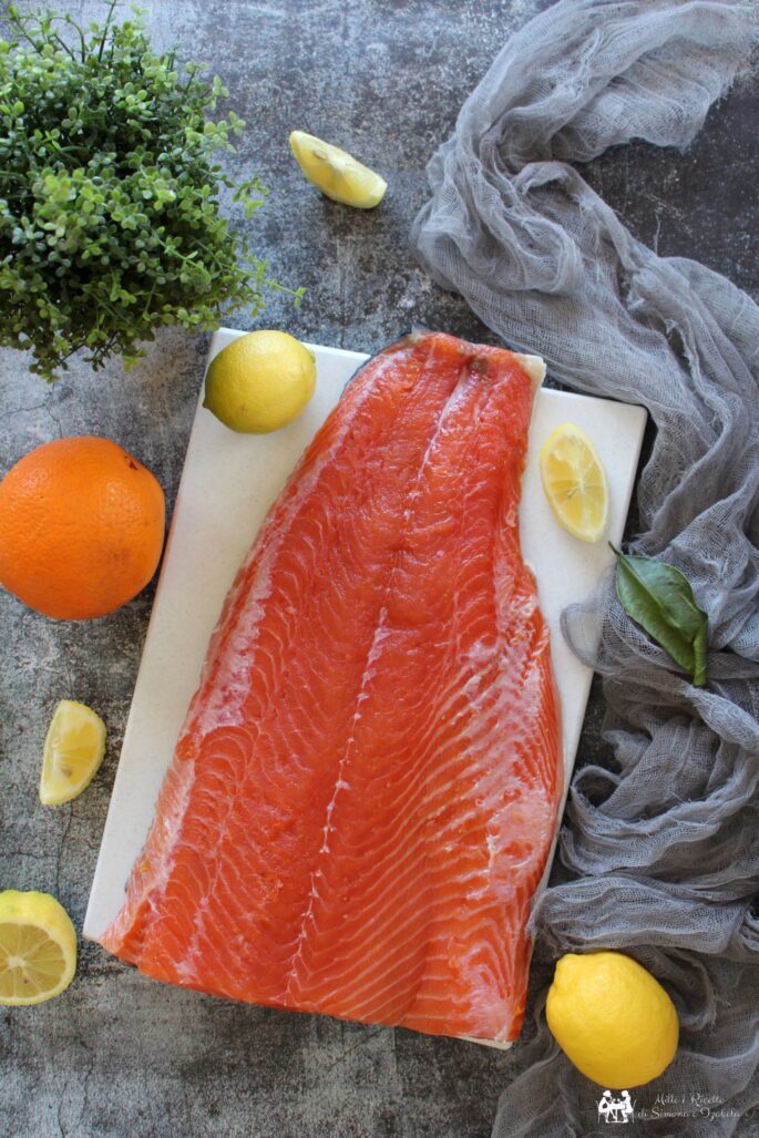 Salmone marinato a secco perfetto per antipasti e sushi