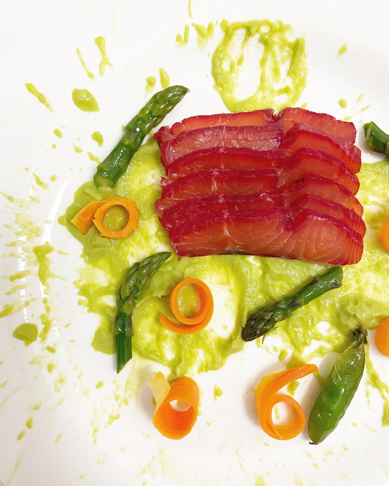 Salmone marinato alla barbabietola