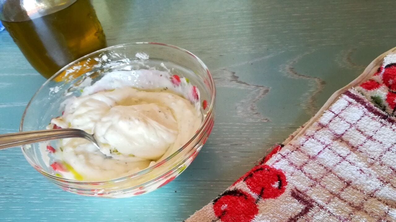 Salsa allo yogurt in casa: come farla in un paio di minuti