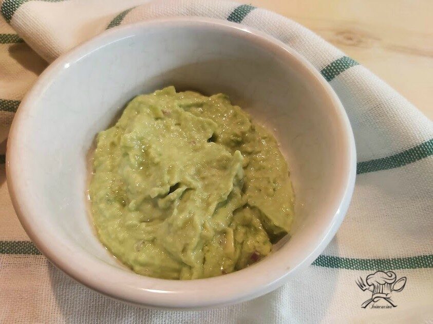 Salsa di avocado e philadelphia al salmone