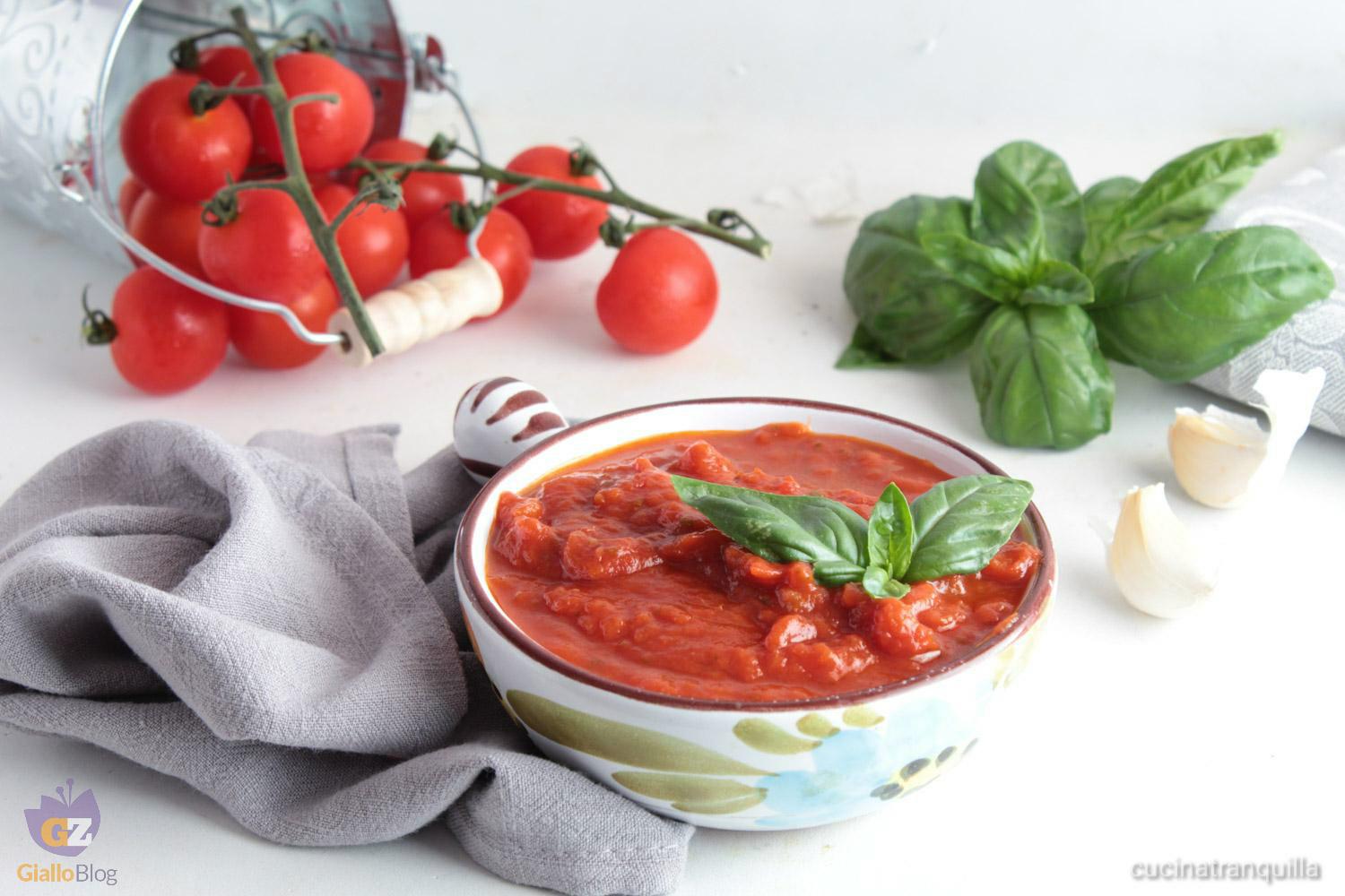 Salsa di pomodoro ciliegino con basilico