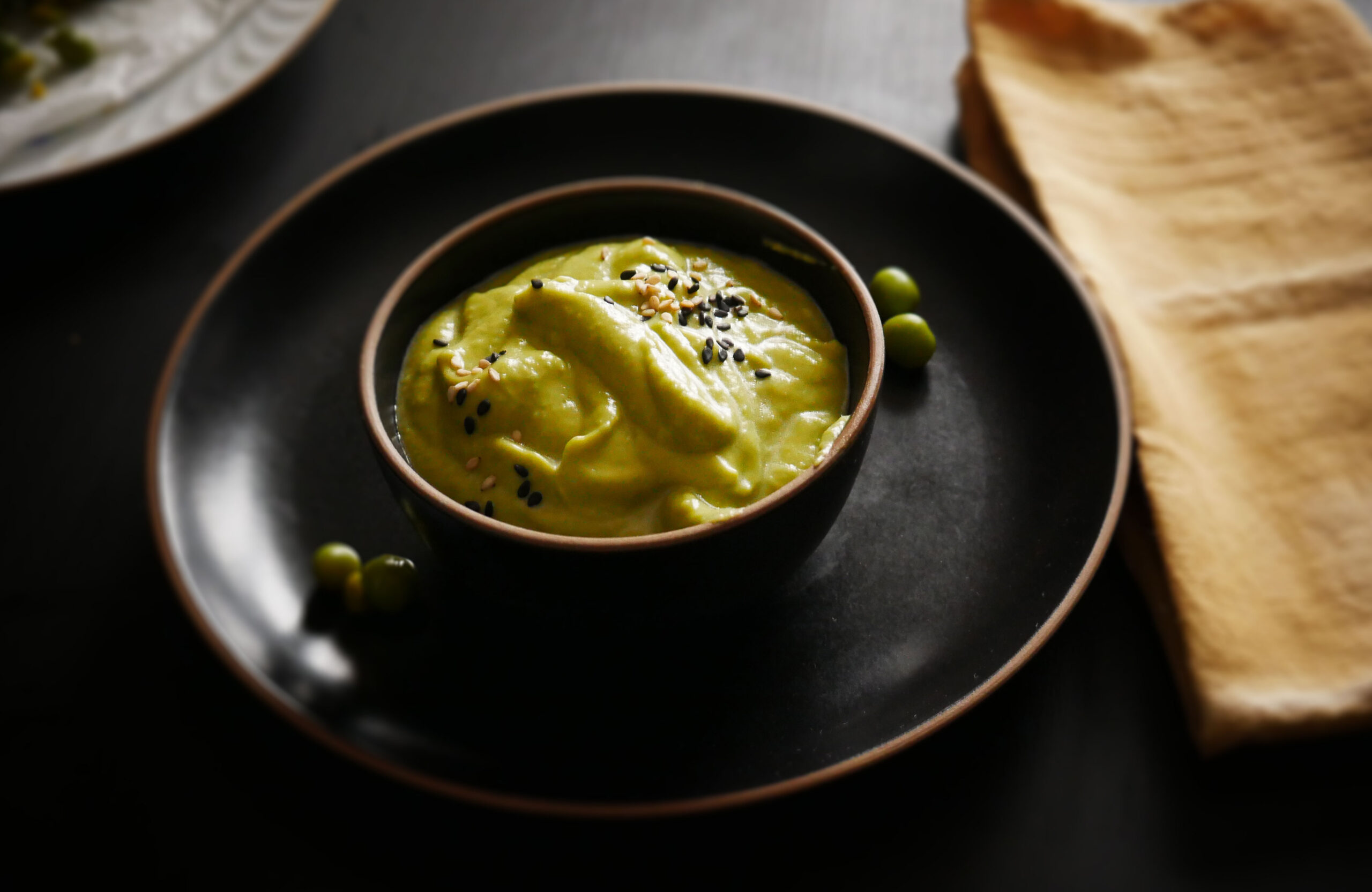 Salsa maionese con piselli