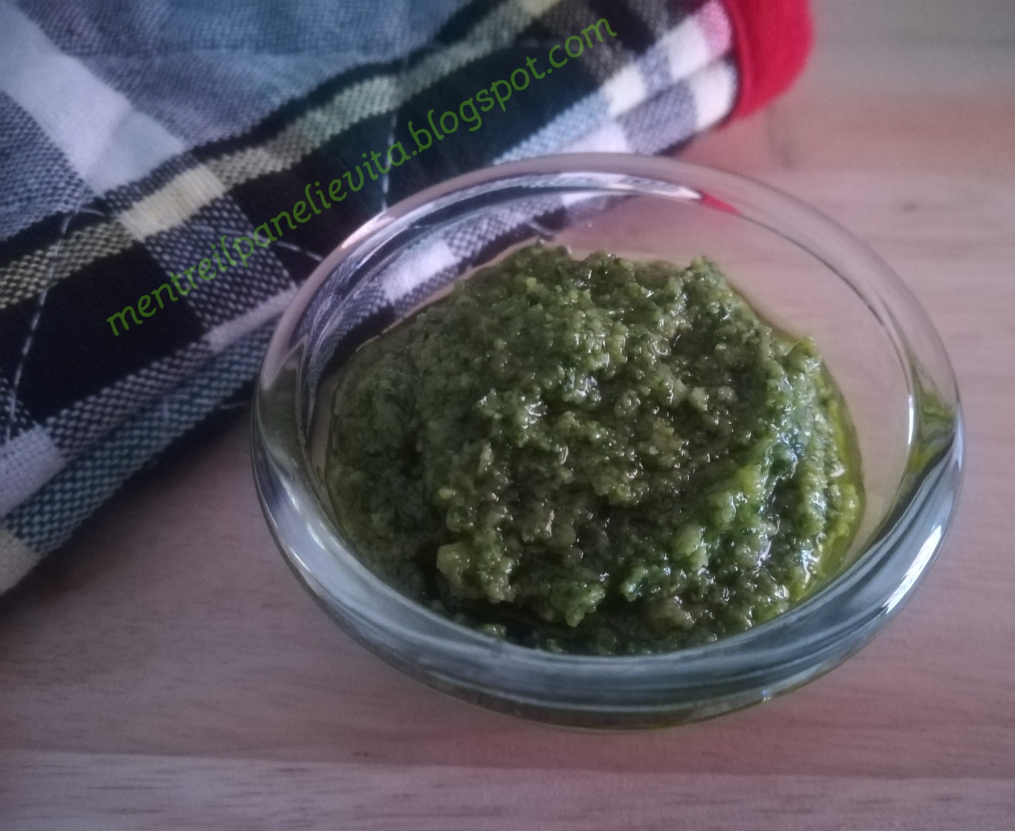 Salsa verde con mandorle e limone