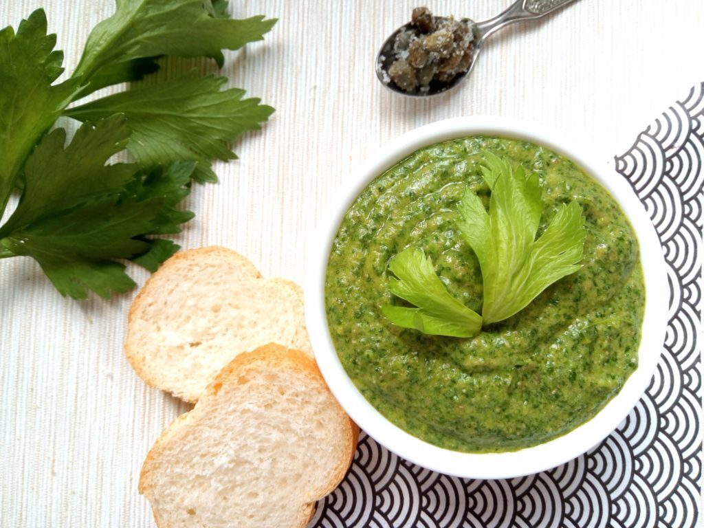 Salsa verde di foglie di sedano