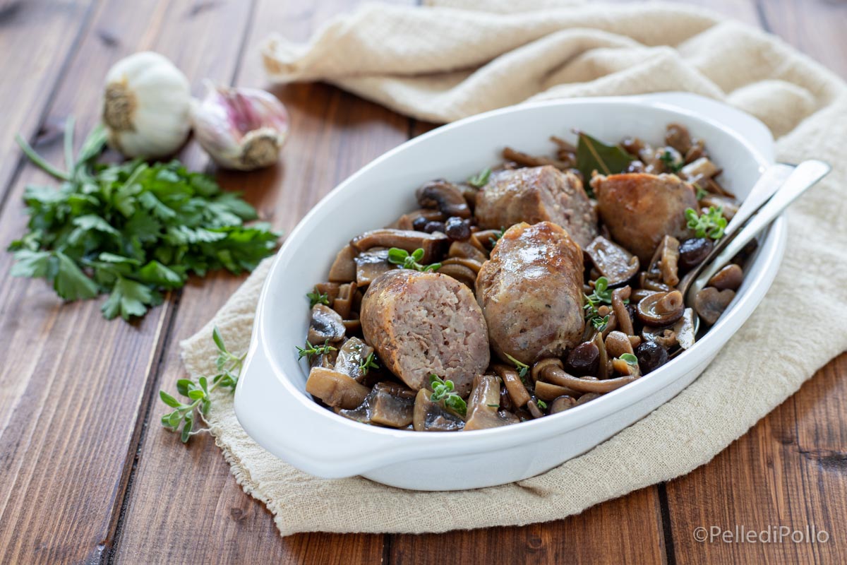 Salsicce e funghi in padella