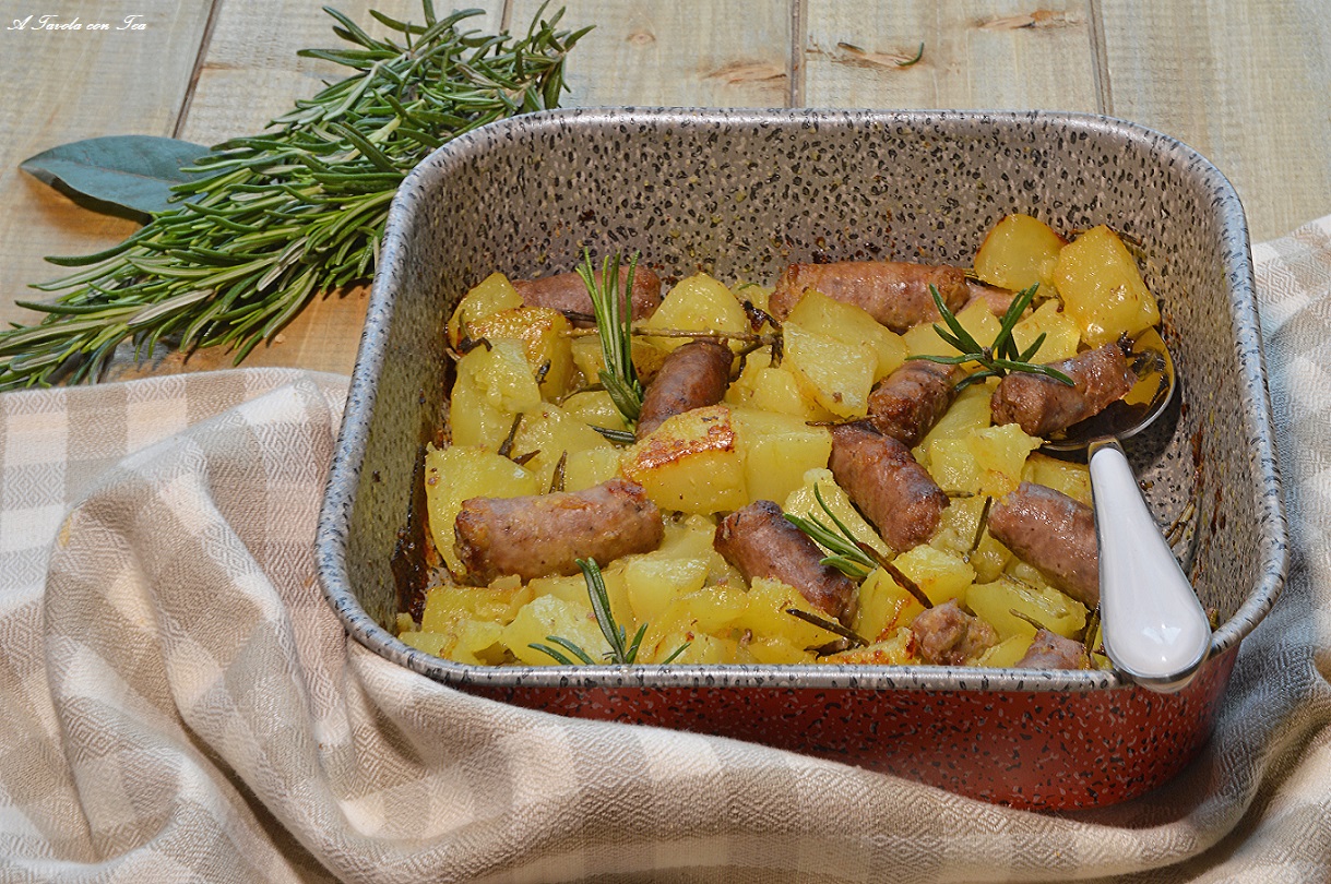 Salsicce e patate al forno croccanti