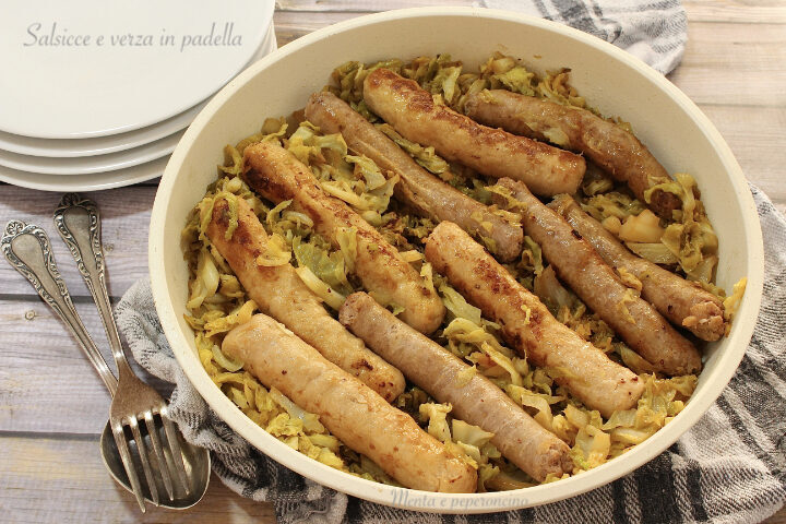 Salsicce e verza in padella