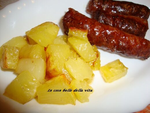 Salsiccia al forno con patate