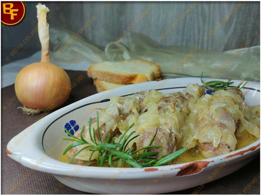 Salsiccia con cipolla al vino bianco