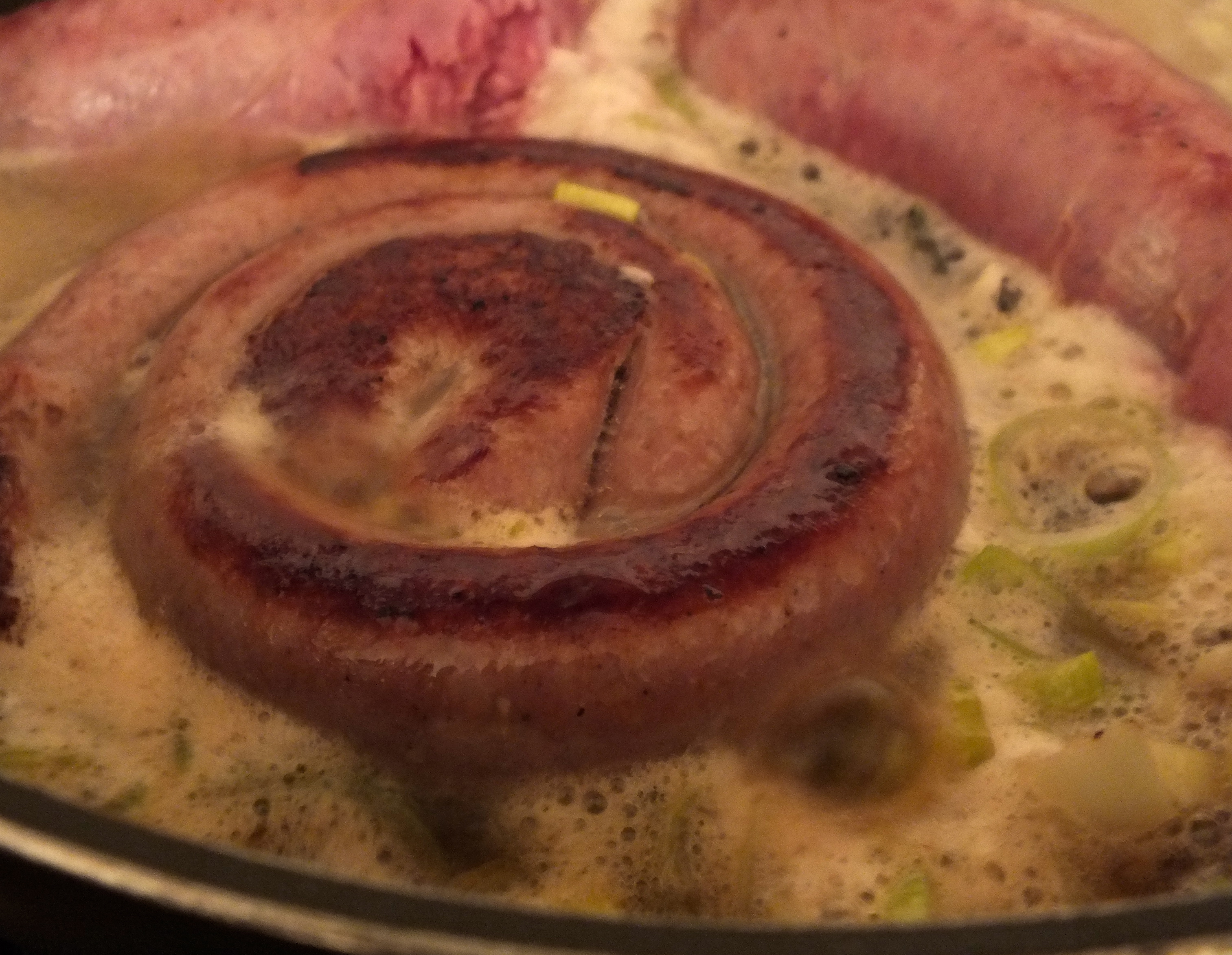 Salsiccia con porro, birra e sale al rosmarino