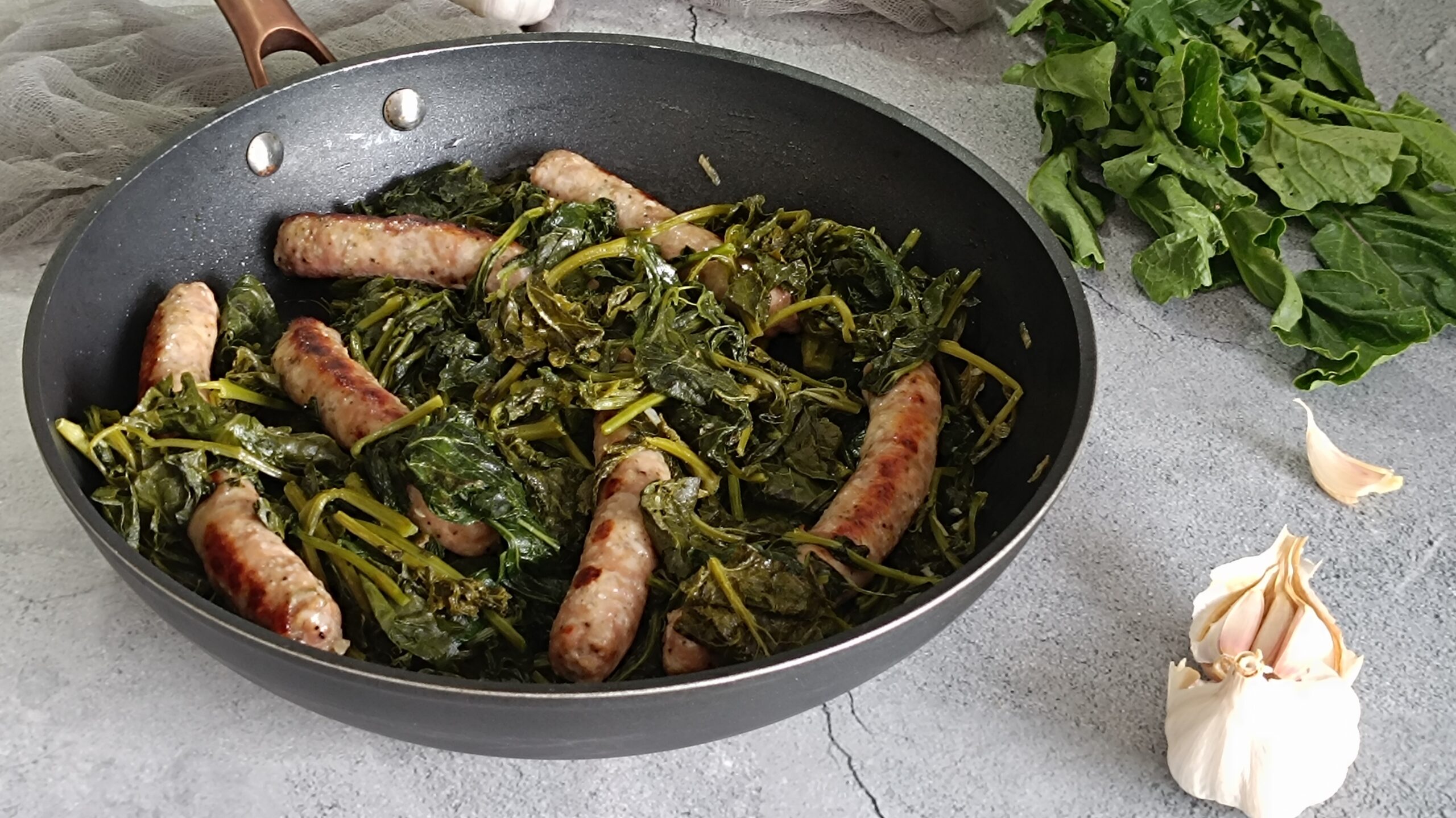 Salsiccia e cavolicelli un classico siciliano