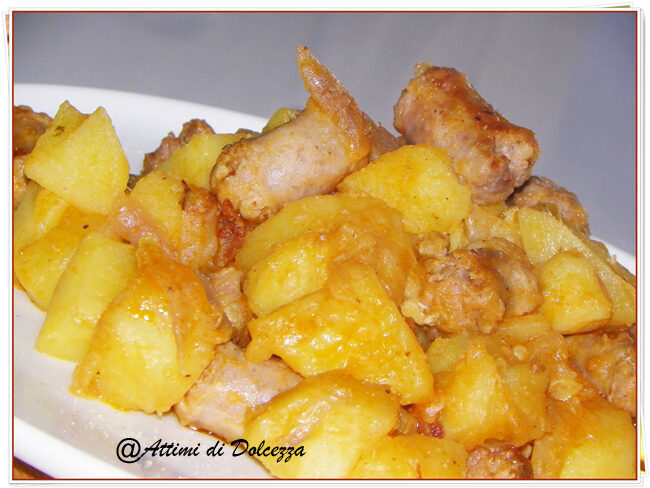 Salsiccia e patate in padella