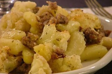 Salsiccia in umido patate e funghi porcini