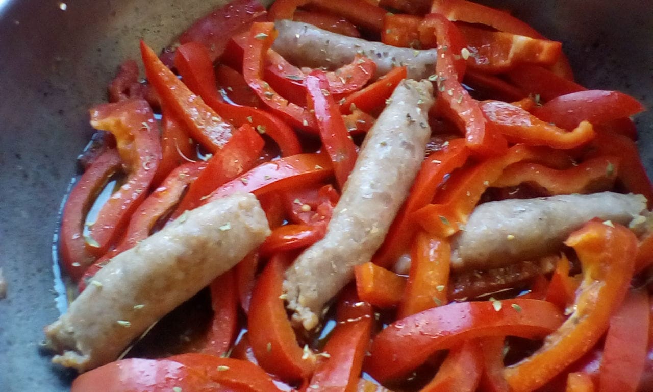 Salsiccia norcina con i peperoni rossi