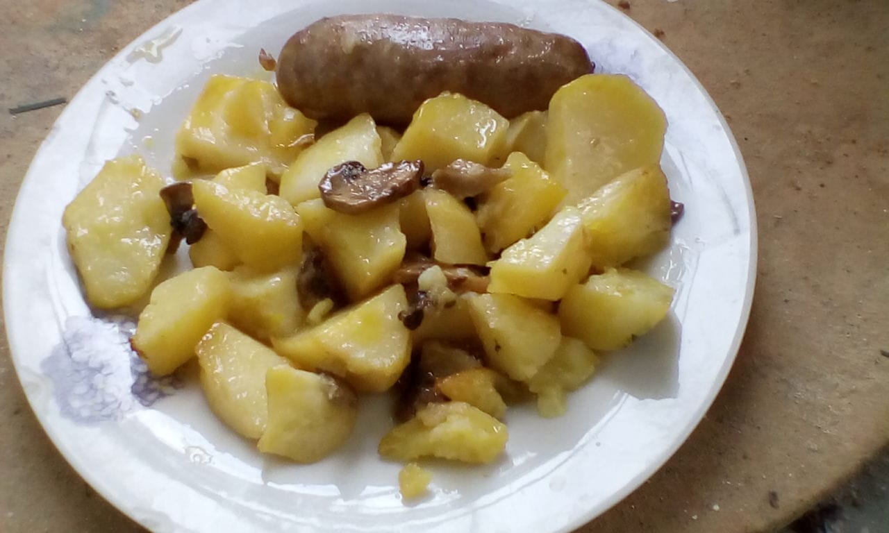 Salsiccia patate e funghi