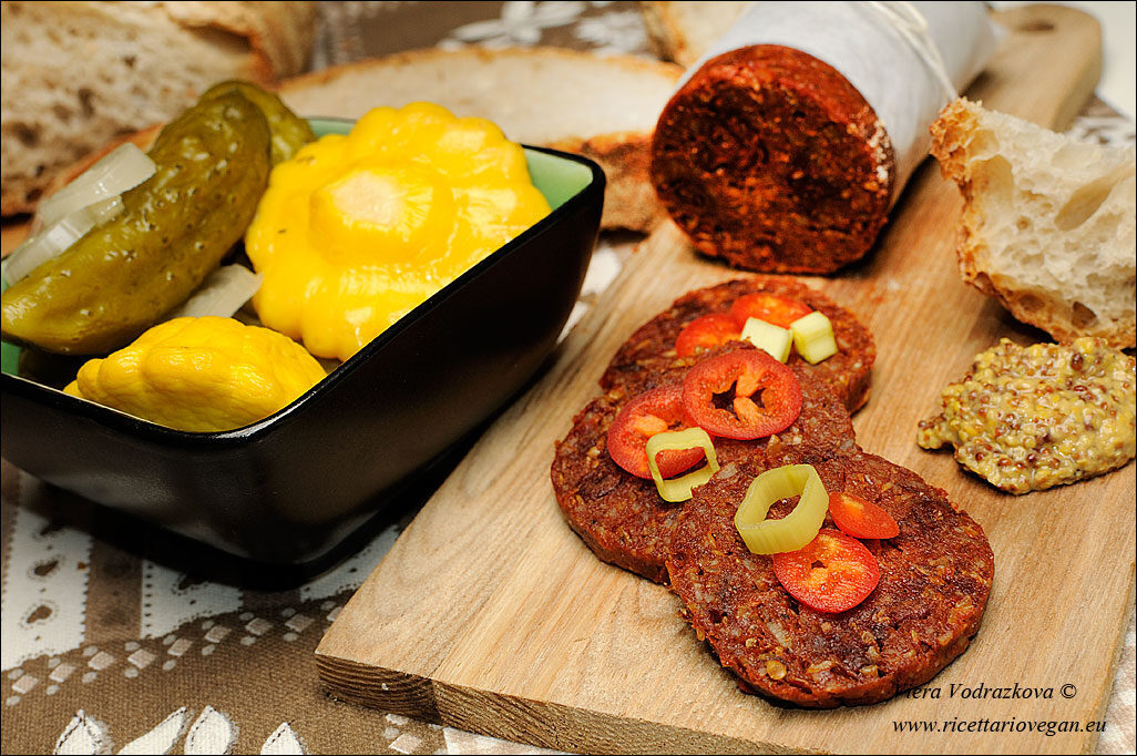 Salsiccia vegana in versione raw molto semplice