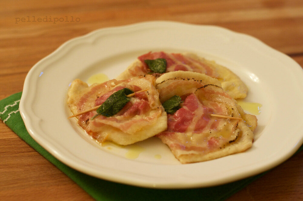 Saltimbocca di tacchino con pancetta e formaggio