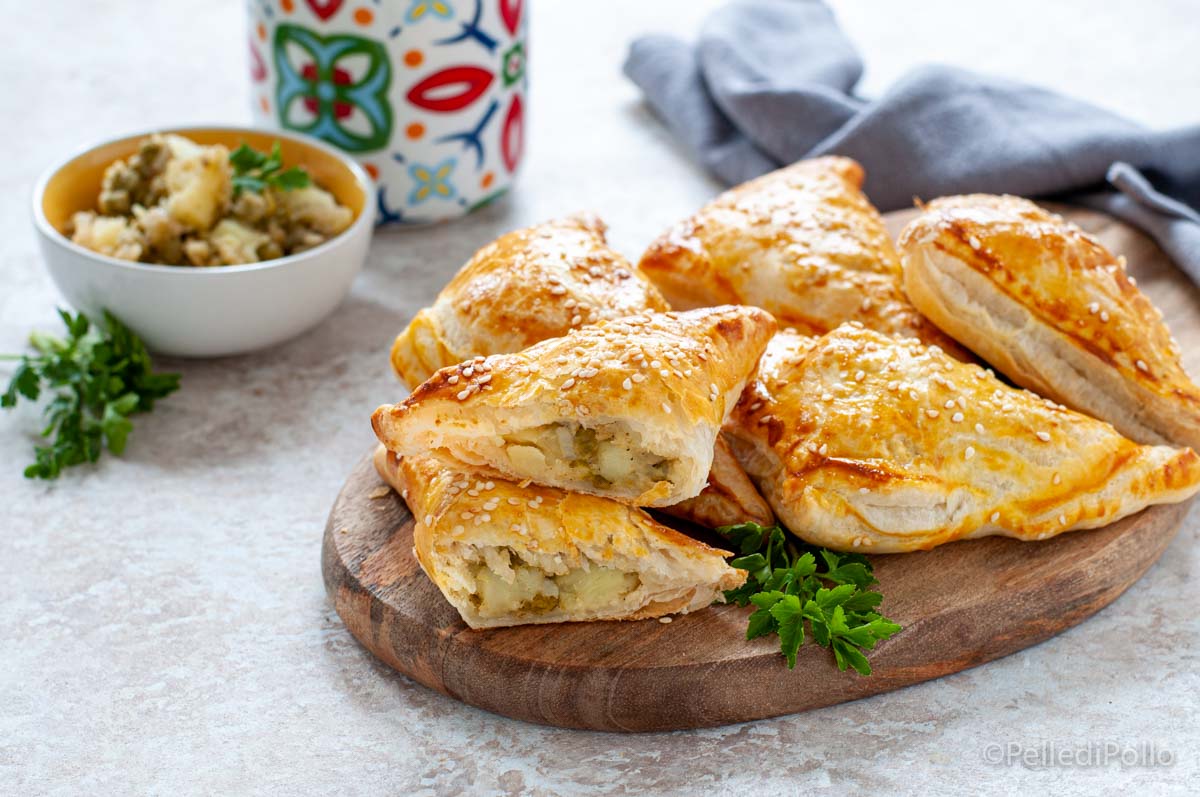 Samosa con pasta sfoglia cotti al forno