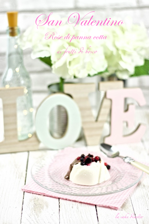 San valentino…rose di panna cotta ai frutti di bosco e ricoperte di nutella