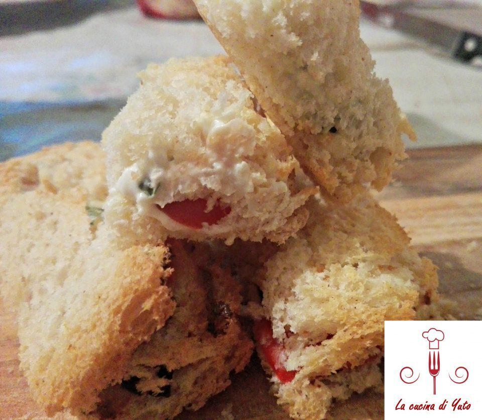 Sandwich arrotolati al forno