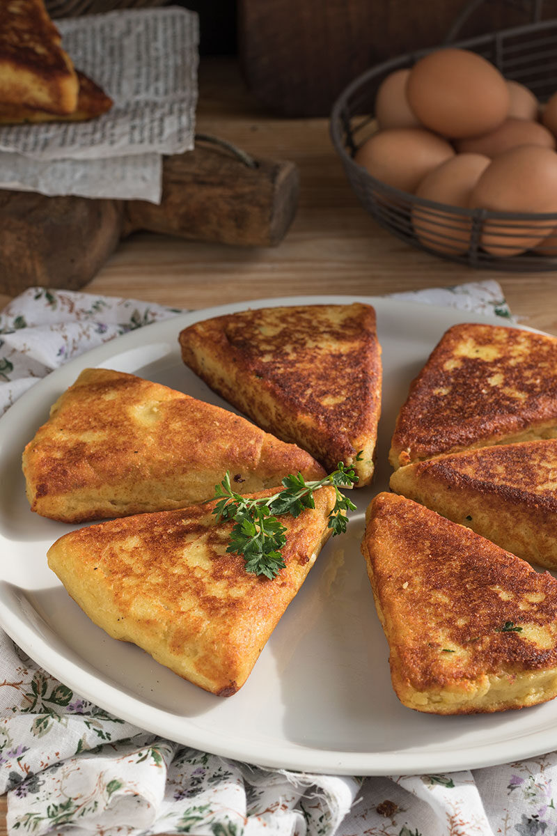 Sandwich di patate con prosciutto e scamorza