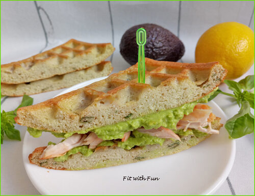 Sandwiches di Waffle Chetogenici al Basilico