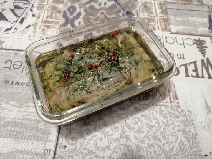 Sardoncini marinati al pepe rosa
